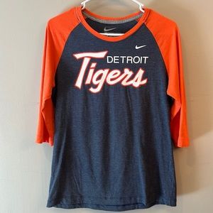 Womens Large slim fit NIKE  baseball Jersey Tshirt